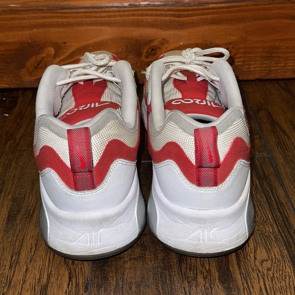 Nike - Picture 3 of 5